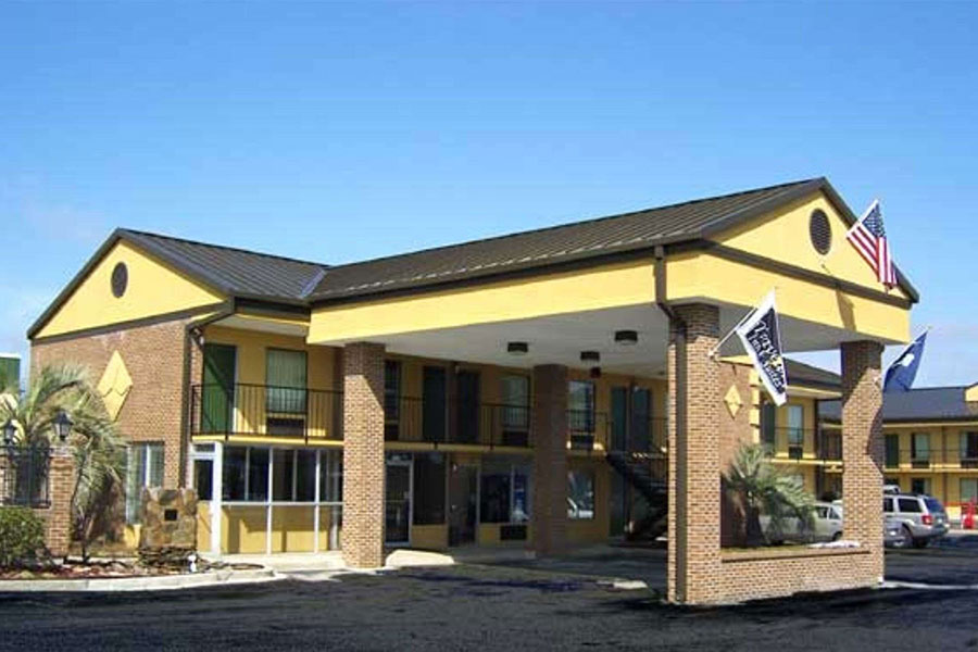 exterior of Travelers Inn & Suites